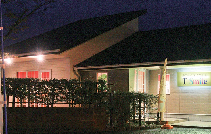 カフェメニューもレストランメニューも楽しめる！