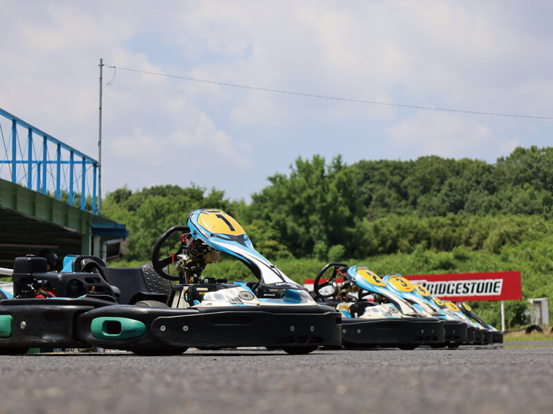 家族と!友達と!初心者でも安心･安全、レンタルカート で遊ぼっ!