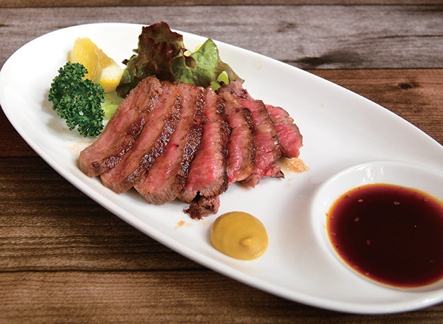 『カドのてっぱん夢路』　高さ25cmの”夢”がそびえる絶品ローストビーフタワーに注目！