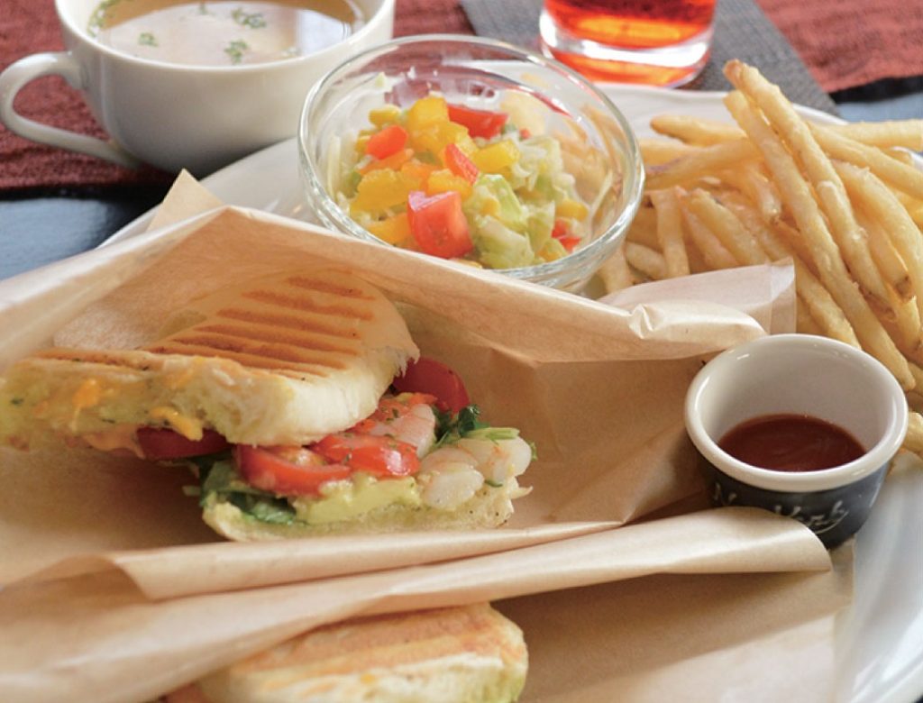 『みかうさカフェ』こだわりの珈琲と生演奏が楽しめるゆったりカフェ