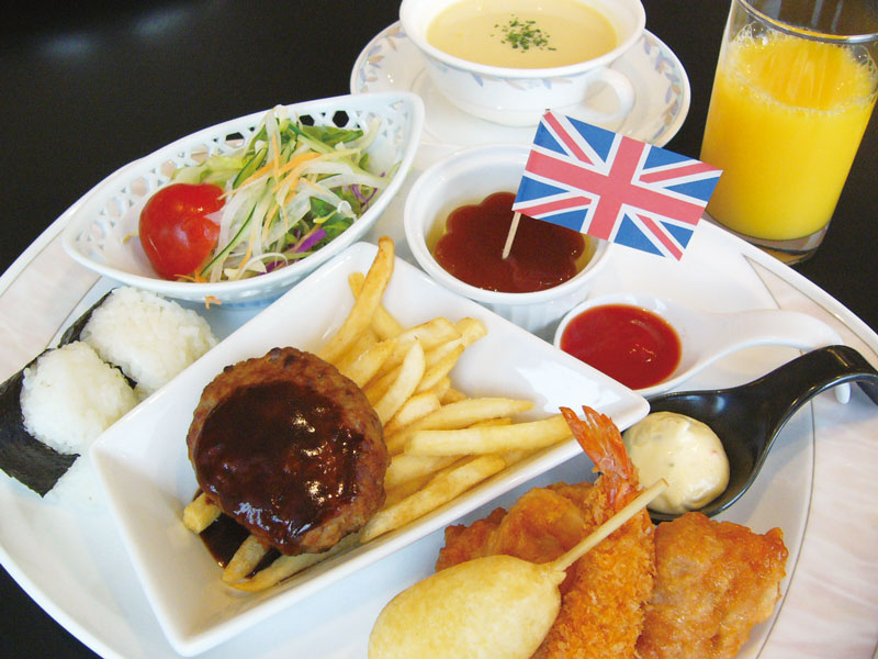 温泉、食事、アイススケートと親子で1日中遊べる、人気スポット！