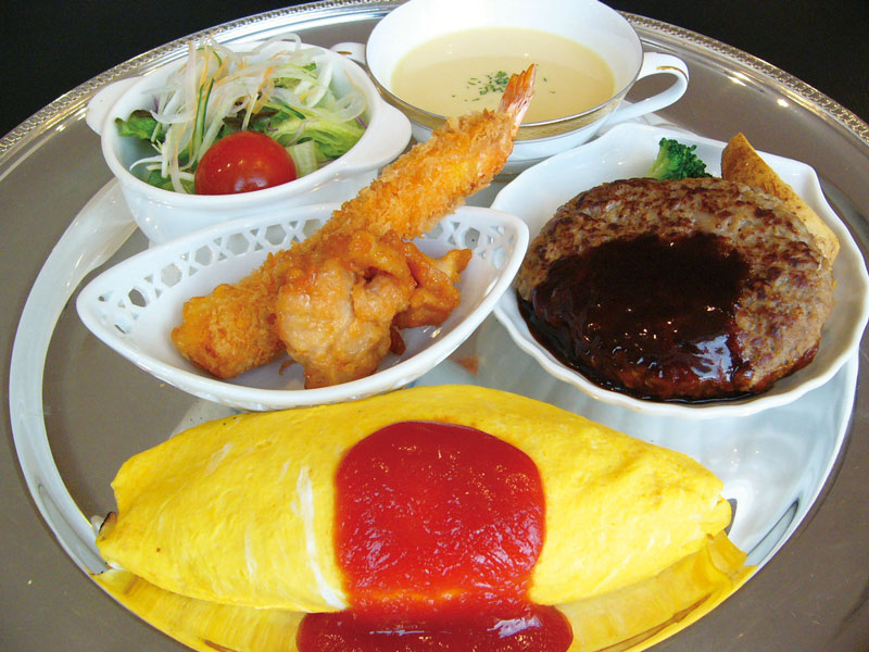 温泉、食事、アイススケートと親子で1日中遊べる、人気スポット！