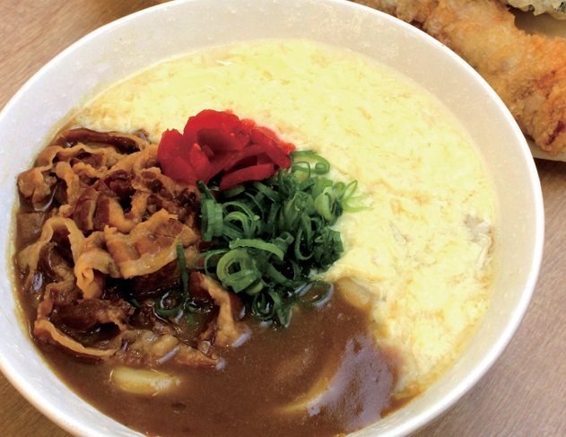 『こだわり麺や』看板メニュー・カレ玉うどんで新展開！