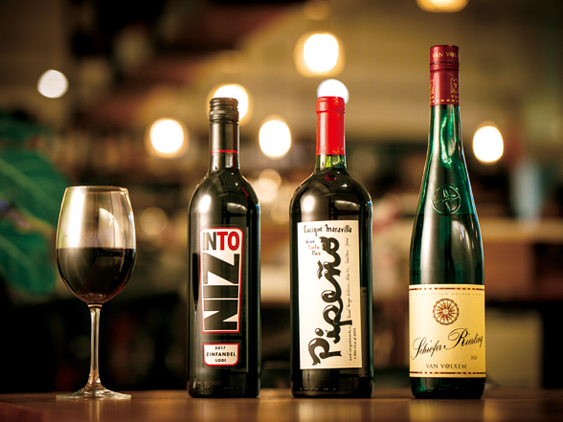 ワインの高い知識を持ったソムリエがいるお店へ！