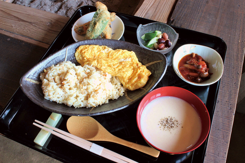 手間暇かけて作る絶品ぼたもちをご賞味あれ！