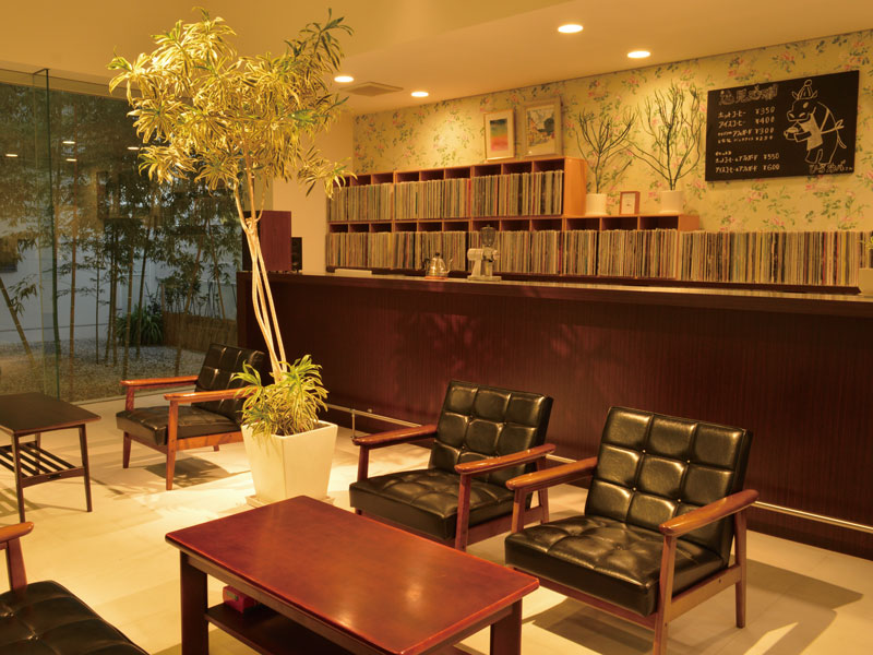 自家焙煎珈琲と音楽をゆっくり楽しめる・・。