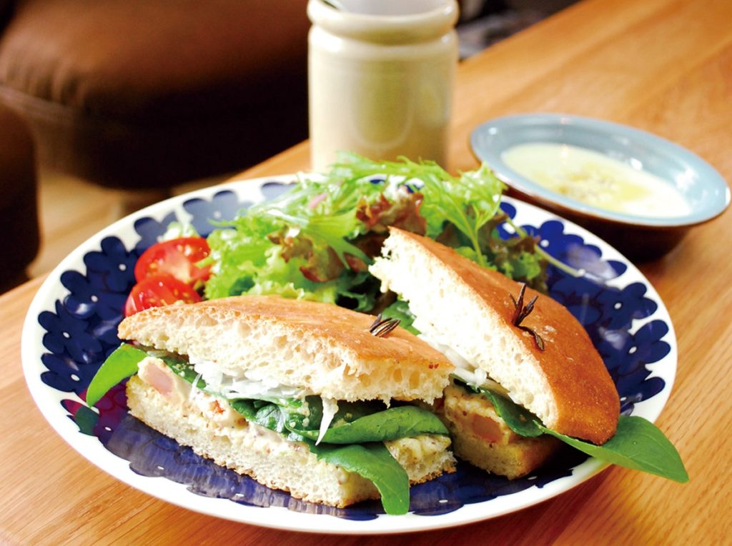 閑静な住宅街に佇む隠れ家的リラックスカフェ