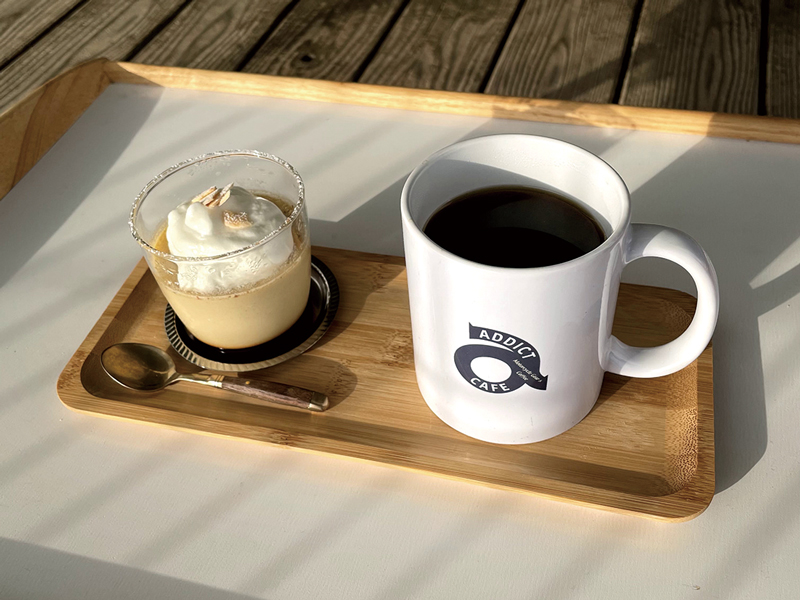 『スマイリー』が曜日限定で『ADDICT CLOTHES』の世界観が楽しめるカフェに変身!