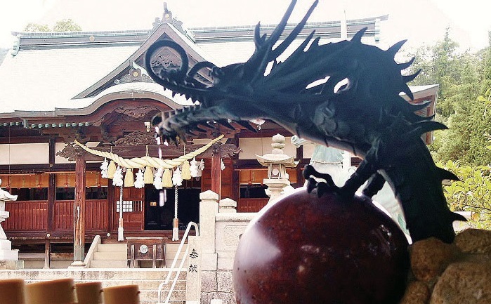 古代磐座祭祀の宮で1年の健康と安全を祈る