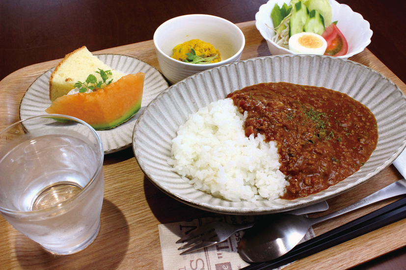 バラエティー豊富な日替わりランチに舌鼓！