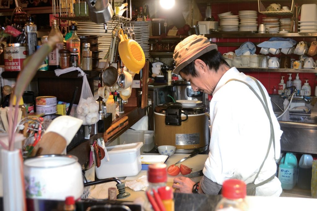 『グリル＆洋食　アガペ』昔懐かしい洋食メニューが揃う『アガペ』セットメニューはシェアにぴったり！