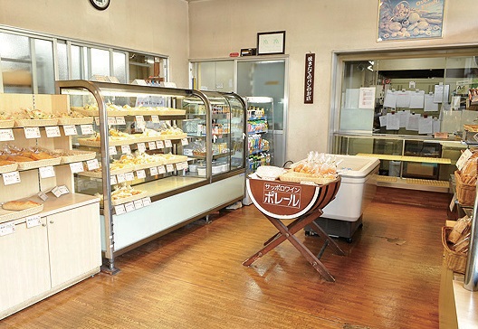 『アミチャーベーカリー』肉厚ハンバーグ×塩ダレの旨味がGOOD！ガッツリ頬張りたいハンバーガー