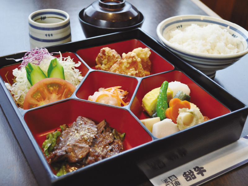 丸亀の人々に愛され続ける名店で、お腹いっぱい焼肉を楽しもう！