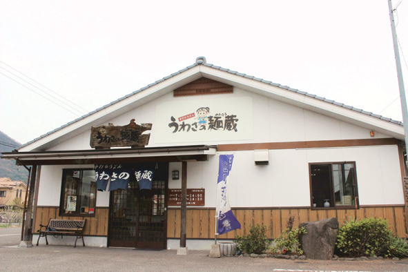 『うわさの麺蔵』揚げたて熱々とり天×冷涼ざるうどん“うわさ”にたがわぬ美味しさを堪能！