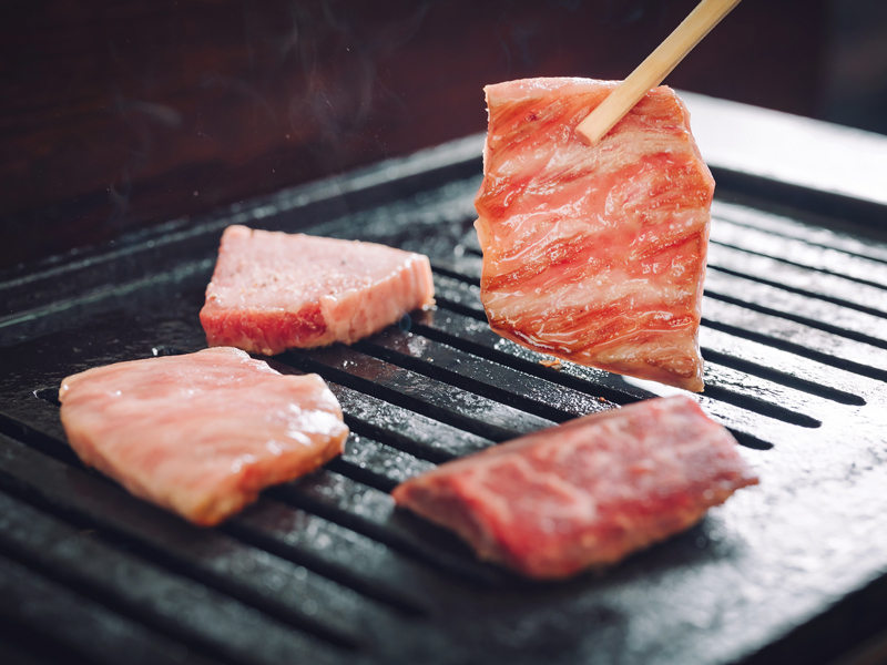 毎月1日はドリンク以外全品半額!老舗醤油蔵が営む昭和レトロ焼肉