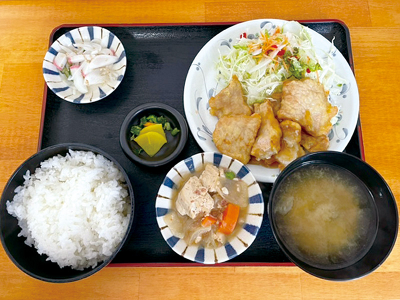 ボリューム満点の定食は550円とお得！