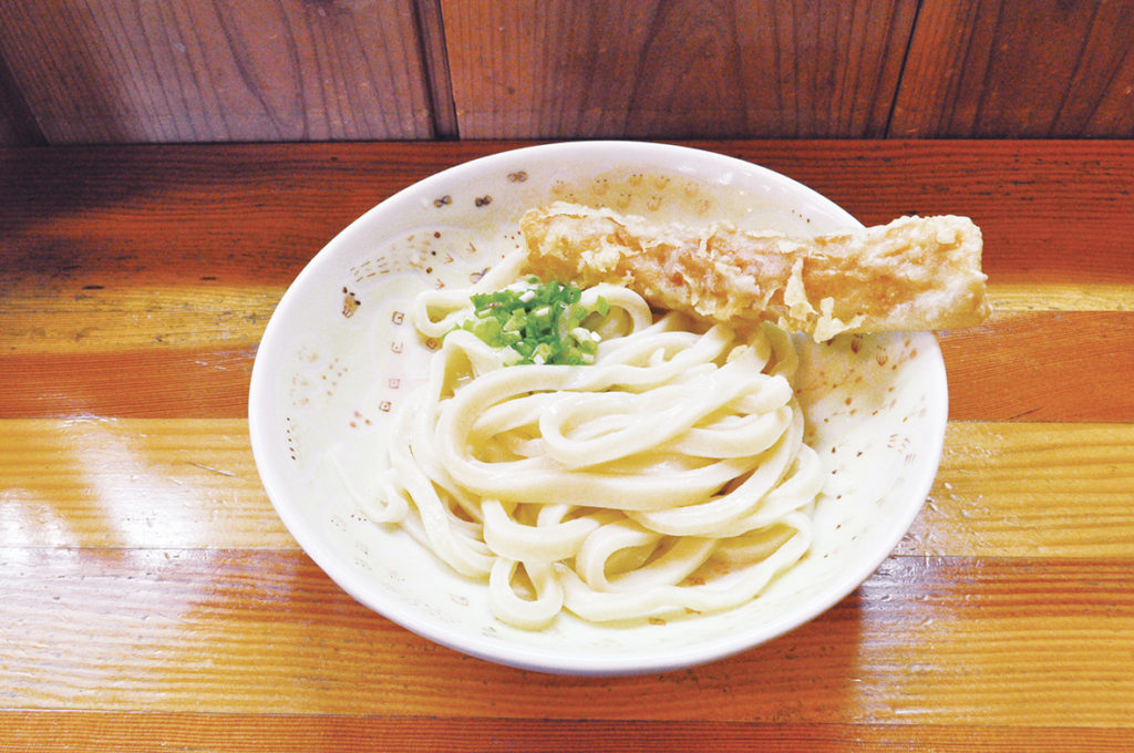 どこか懐かしさを感じる純手打ちのもっちり太麺