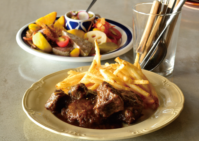 『ito』“ヨーロッパの家”をコンセプトにしたおしゃれな路地裏ビストロ