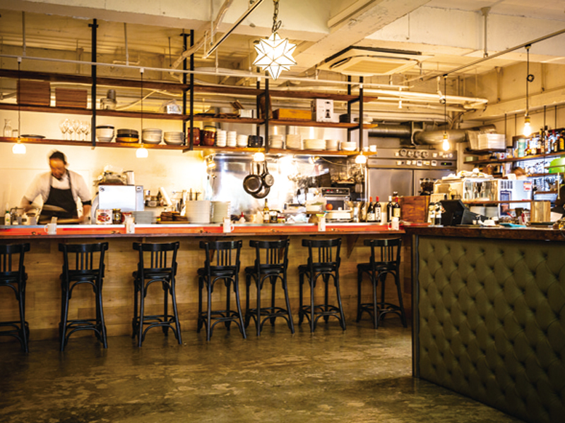 ワインの高い知識を持ったソムリエがいるお店へ！