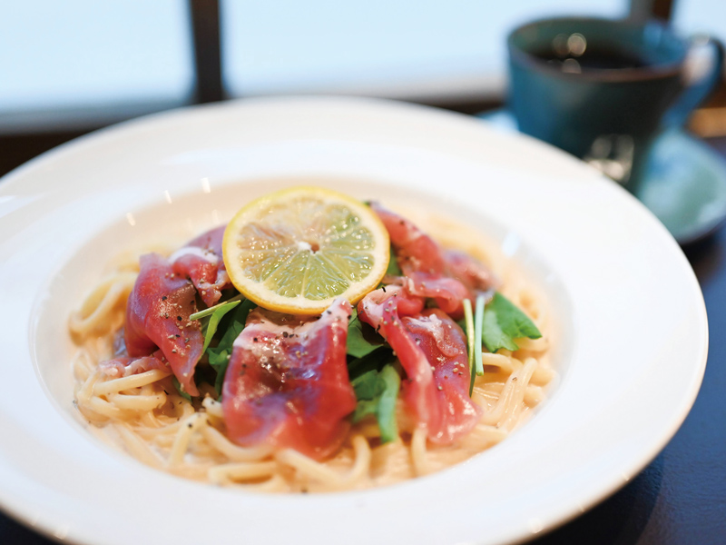 1周年を迎えるカフェ、自慢の自家焙煎珈琲でお客様に幸せなひとときをお約束します。