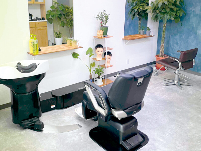 小柄で気さくな店主による理容室がOPEN！