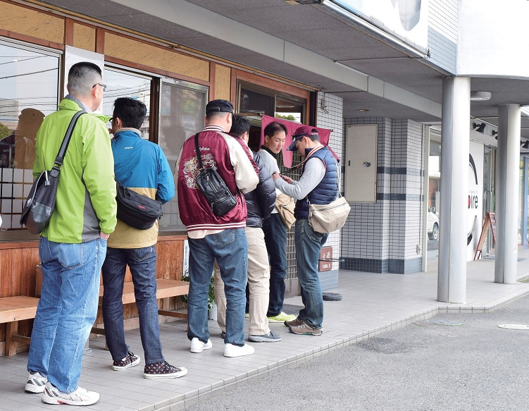 『中村うどん』100％手作業で生まれる丁寧な美味しさ！完全セルフ式で自分好みの一杯を味わおう