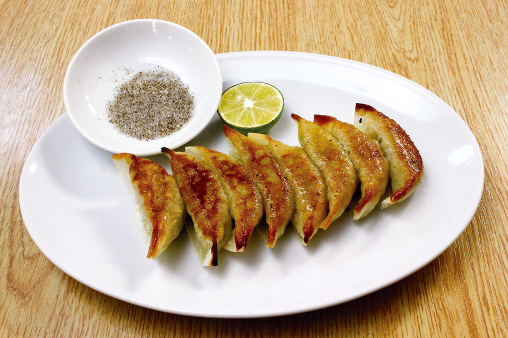 『徳島ラーメン東大』豚バラと生卵の黄金コンビ！本場徳島ラーメンの味を香川で堪能