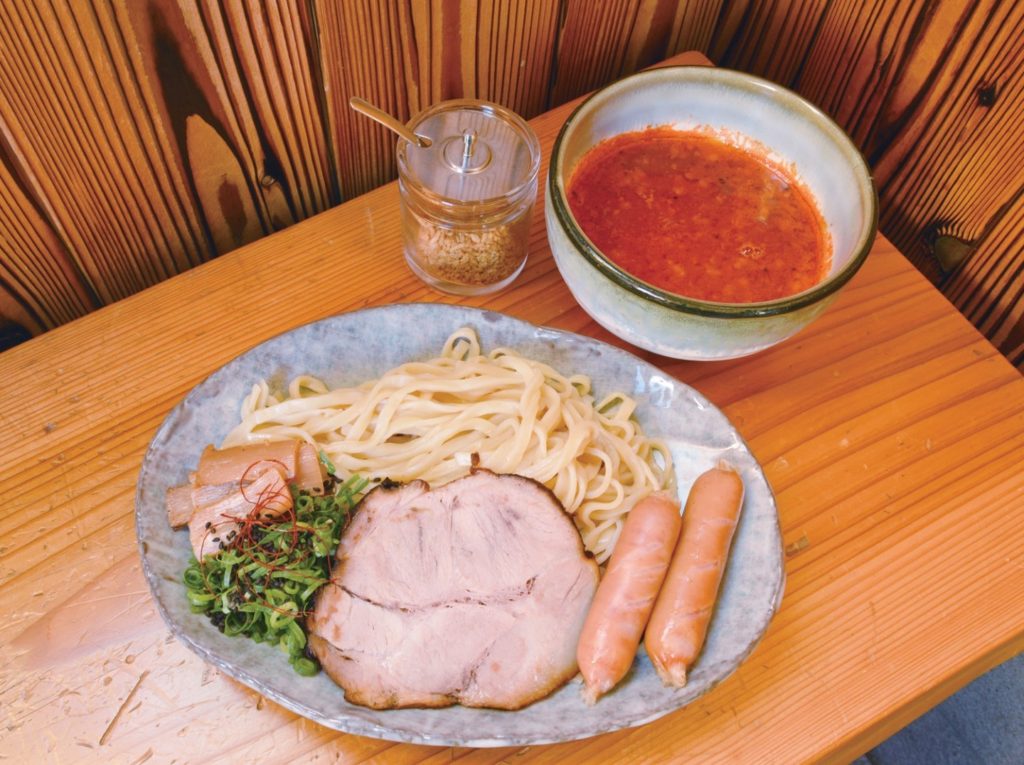 『拉麺ひらり』やみつきになるオンリーワンの一杯！トマトの濃厚でまろやかな味わいに舌鼓