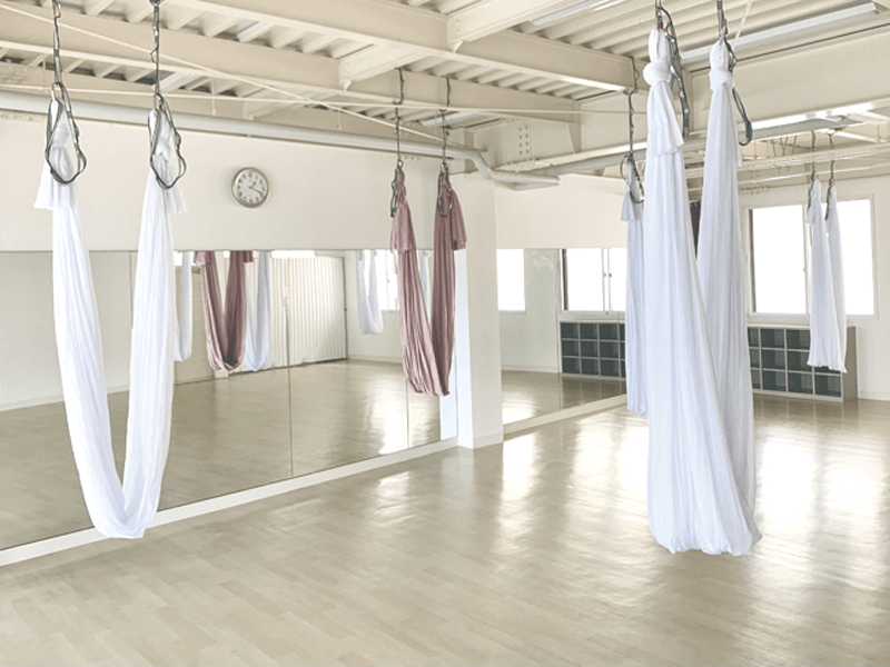 空中ヨガで心も身体も美しく