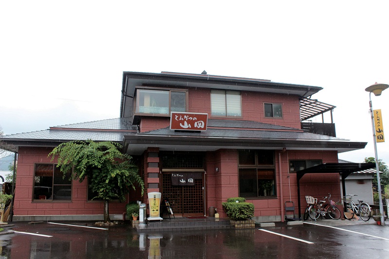 『とんかつの山岡』炊き立てご飯との相性バツグンな脂が薫るジューシーとんかつ