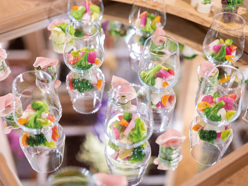 専属のシェフが作るできたてが味わえるコースビュッフェは宴会やお祝いにもぴったり！