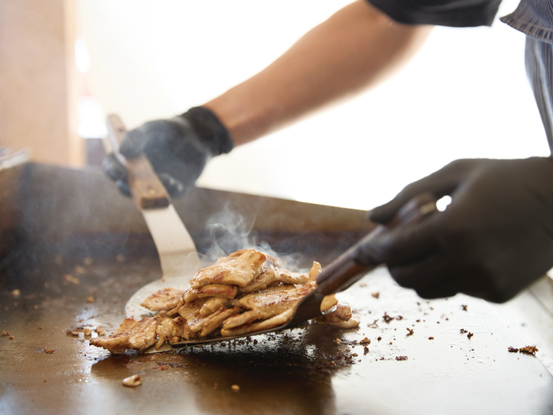 『瓦町FLAGビアガーデン』地産地消や多国籍のお料理で世界旅行気分を楽しんで【香川県高松市常磐町】