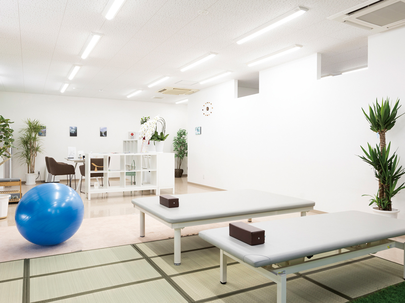 脳卒中の後遺症をあきらめてしまう前に完全マンツーマンで行う専門リハビリを