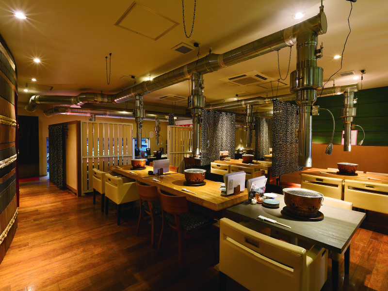 『樹里庵　ジュリアン』オシャレでモダンな大人空間で、ゆっくりと寛ぎながら焼肉を堪能。