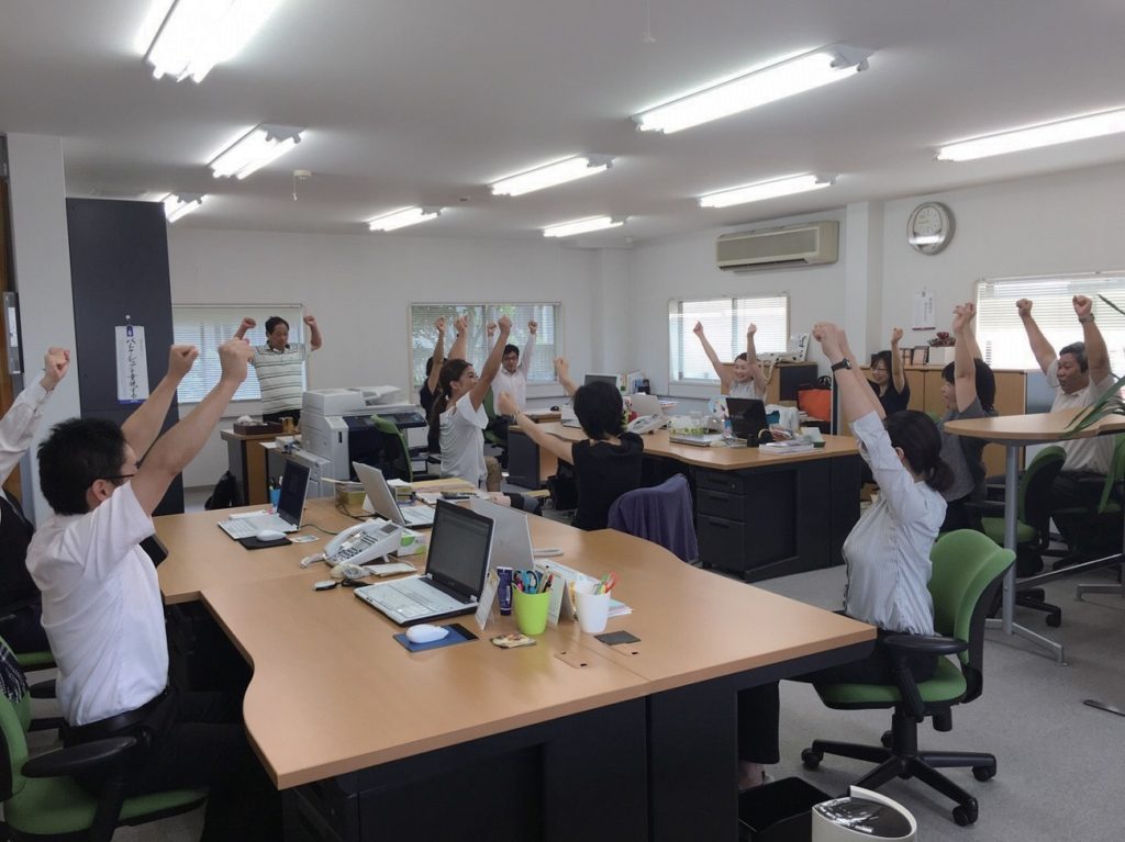 ”会社でヨガ”法人向けヨガスタート！職場で心身ケアして健康経営！
