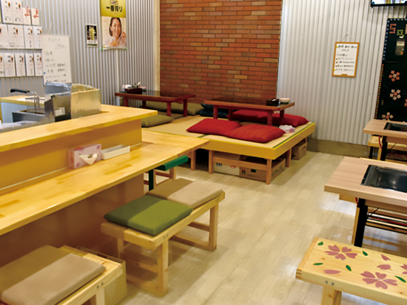 アットホームな空間でこだわりのお好み焼きを堪能