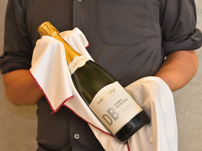 『おいしいワインと季節のお料理 ハチアナ』心ほどける一皿と自然派ワインに酔う大人の隠れ家名店で過ごす特別なディナー【香川県高松市花ノ宮町】