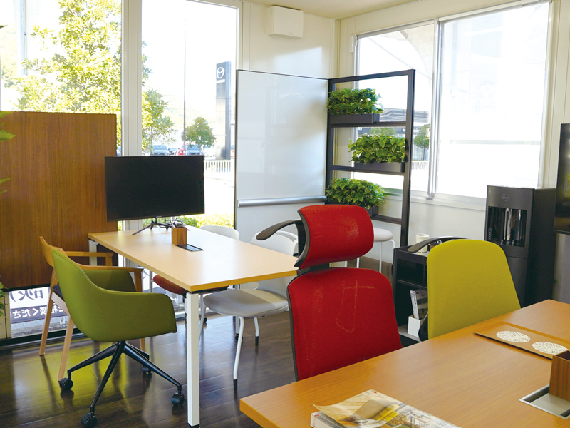 最新のオフィス家具や床材を展示したオフィス相談所