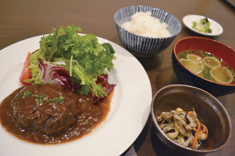 『和洋折衷ＭＥＩＳＵＥ』ランチもディナーもお任せ！こだわりのお料理を