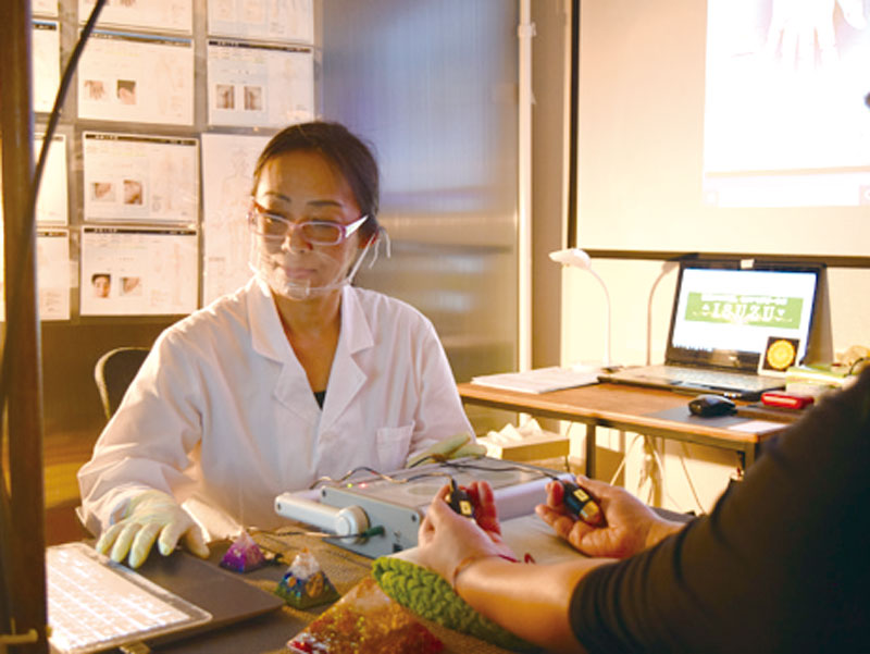 最新のエネルギーセラピーで心と体の不調を改善