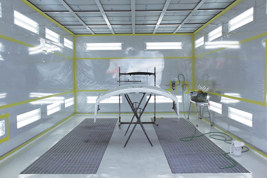 お買い得車専門店に鈑金・塗装ブースが登場！！