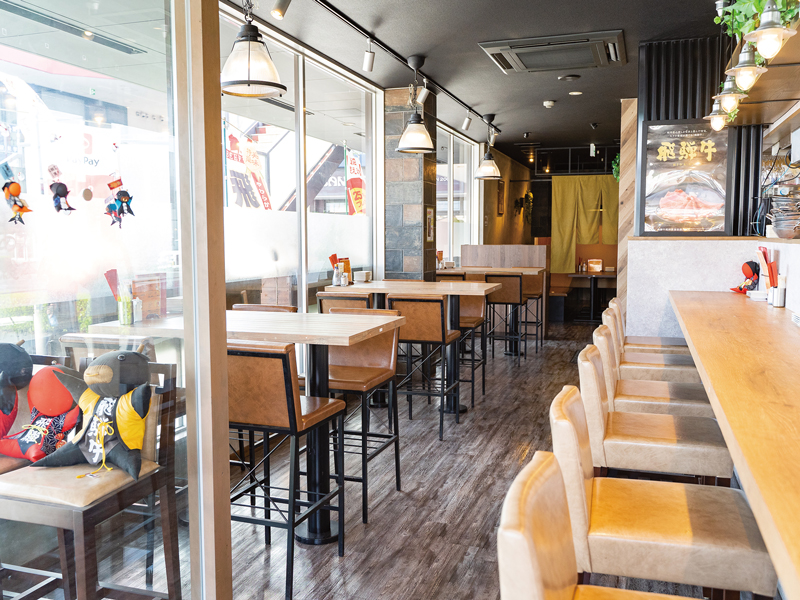 多彩なメニューを気軽に楽しめる人気店！驚愕のコスパがあなたを満たす