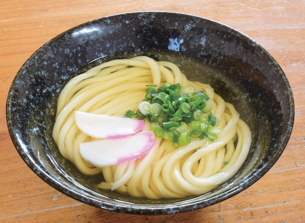 『山神うどん』女性が受け継ぐ昭和うどん店。エッジが効いてつやのある細麺の謎に迫る！