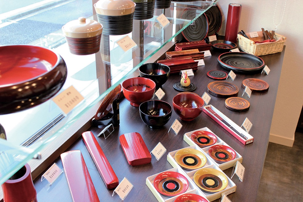 漆芸作家の作品も並ぶ専門店がリニューアル！