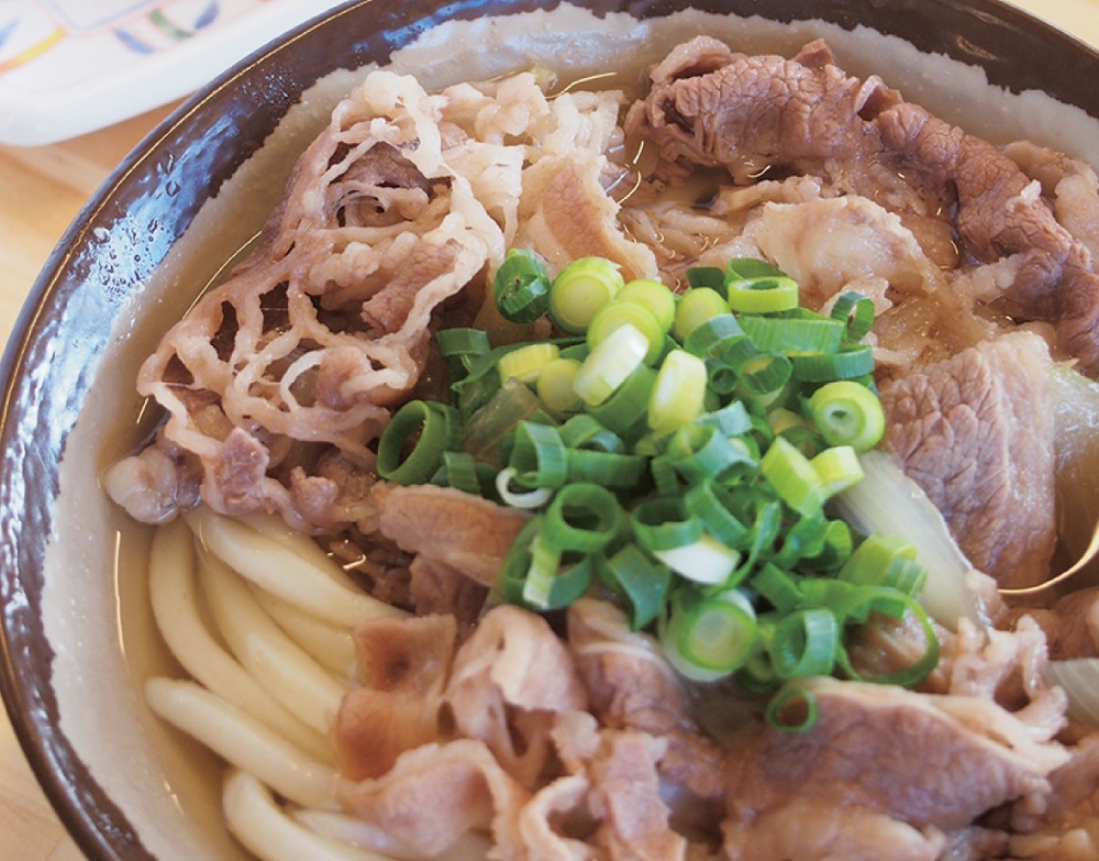 『セルフうどん とんぼ』駐車場から店内まで使いやすさに配慮した快適空間にリニューアル