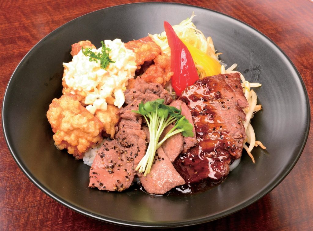 『CaravanSary DINING』お好きな具材を夢の3種盛り！食いしん坊さんも大満足の「トリプル丼」