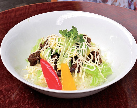 『CaravanSary DINING』お好きな具材を夢の3種盛り！食いしん坊さんも大満足の「トリプル丼」