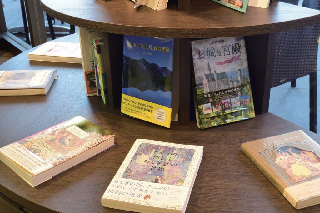 読みたい本にきっと出会える♪書店併設ののブックカフェ