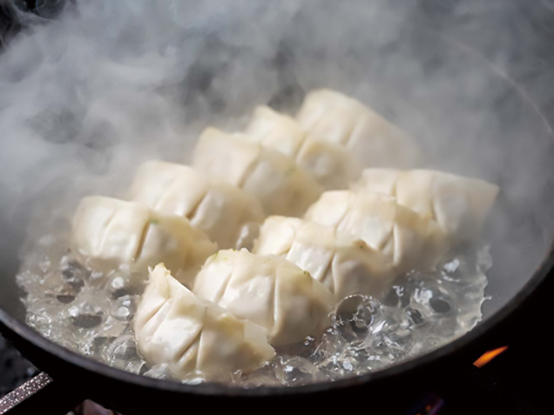 いま話題の24時間営業「薄皮餃子」無人販売店！