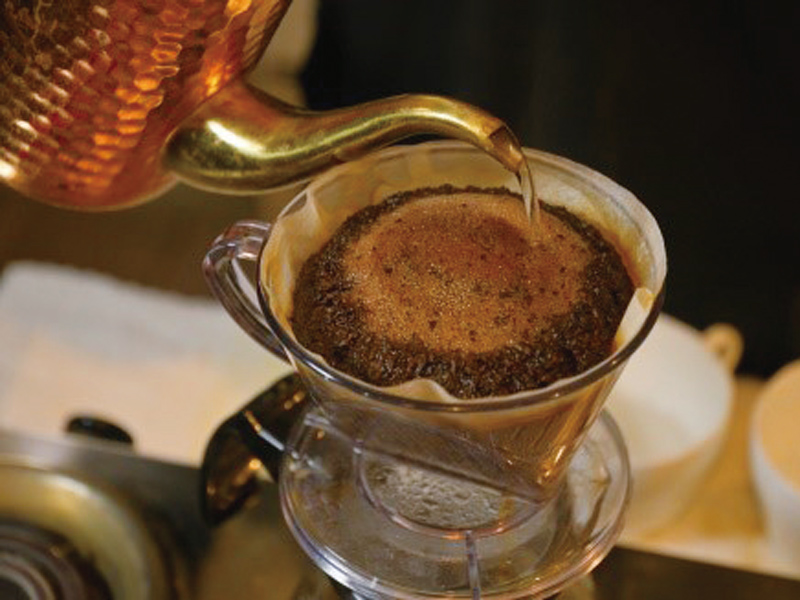 『焙煎珈琲 胡桃』一杯のコーヒーの奥深さを追求した「マイスターのコーヒー豆」と雑味を抑える丁寧な「胡桃流ハンドドリップコーヒー」の店。【香川県高松市鶴市町】